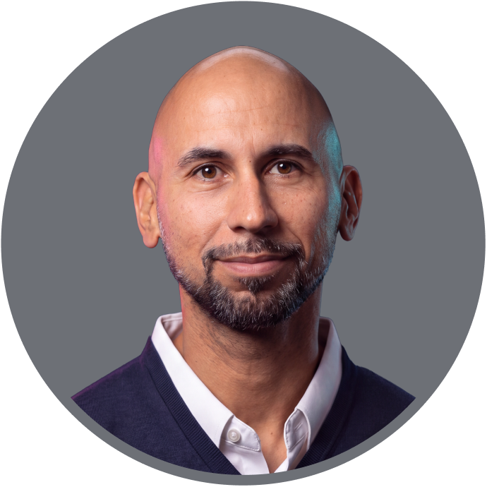 Carlos Campos Torres headshot