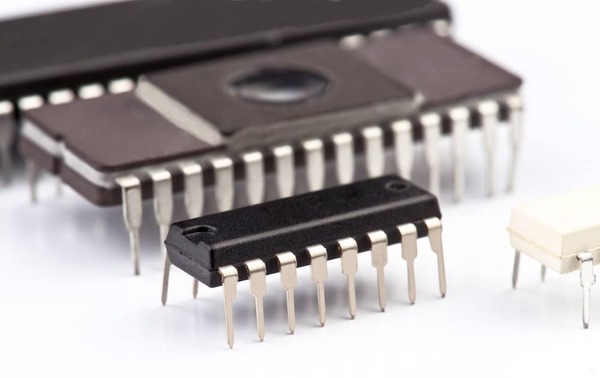 Dual In-line Package (DIP) IC: It Lives! | Advanced PCB Design Blog ...